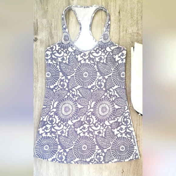 Lululemon Tank & Tote Beachy Floral White Fossil Wee Stripe Racerback Tank Top 2 - Picture 2 of 5